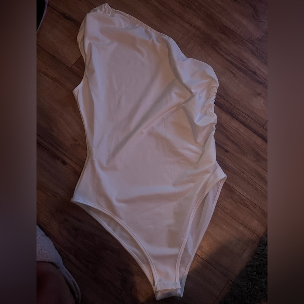 One Shoulder Bodysuit - Picture 2 of 5